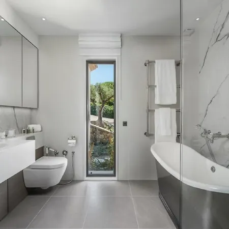 Amazing Five Bedrooms With Stunning View In Tropez, French Riviera Сен-Тропе